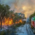 Nekontrolisani požar u Australiji će verovatno goreti danima, evakuisano na stotine stanovnika