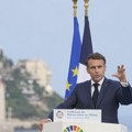 Makron: Zabraniću društvene mreže mlađima od 15 godina