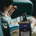 Deca u začaranom krugu ispred ekrana: Kakve sve posledice izaziva prekomerni boravak u digitalnom svetu