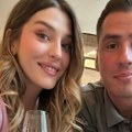 Slavlje u domu ćerke Gagija Jovanovića: Anđela u bluzici ispod koje se nazire, muž joj priredio iznenađenje