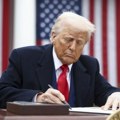 Tramp potpisuje izvršnu naredbu: Totalno se menja američka politika prema Siriji