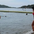 (Video): Aleksandra Subotić paradira na plaži u tanga kupaćem, sevaju atributi: Uhvatili smo je u Crnoj Gori sa majkom - Na…