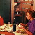 Sa 15 godina pobegla od kuće i pala u kandže prostitucije: Bolesna se vratila roditeljima, pa im zapečatila crnu sudbinu