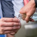„Gastro Srem“: Ko je politički nepodoban da prodaje rakiju i štrudle