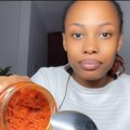 Afrikanka prvi put probala srpski ajvar, a njena reakcija je eksplodirala na mrežama: Izgleda da su "bombone od svinje" dobile…