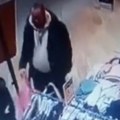 Како су четири особе ушетале са празним кесама у радњу, па изашле са пуним: Снимак крађе у ТЦ Галерија