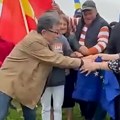 Rumunska poslanica Evropskog parlamenta pocepala zastavu EU