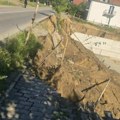 Kragujevac: Obrušio se deo trotoara kod gradilišta na Vašarištu