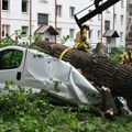 Snažno nevreme pogodilo Poljsku: Uništeni krovovi, automobili i objekti