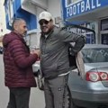Lalatović stigao u Novi Pazar i odmah napravio šou: Grlio sve redom ispred stadiona, pa otišao na predstavljanje!