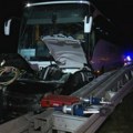 Jedna osoba poginula, više povređenih! Detalji haosa kod Kragujevca: Evakuisano 20 putnika, sudarili se autobus i tri…