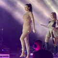 Nju niko nije očekivao: Pevačica došla na koncert Milice Pavlović u Novom Sadu - ne skida osmeh, a stajling čista desetka