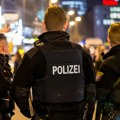 Muškarac izbo devojčicu (12) nožem! Povređene još dve osobe, očevici opisali horor scenu