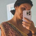 Dragana Mićalović u zlatnom miniću Evo u kakvom izdanju je izašla u provod, a posle objavila i sliku iz kupatila: Nema ni…