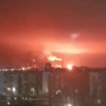 Ruska rafinerija nafte zasuta dronovima Nebo postalo narandžasto, objavljeni zastrašujući snimci - "Izgorela je!" (foto/video)…
