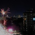Stigla uz mnogo buke i vatrometa Loznica dočekala 2026. godinu (foto)