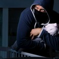 Pao provalnik u Novom Sadu: Pokrao kuću, pa udario vlasnika (67) pri bekstvu