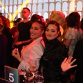 Ceca i Milica Pavlović u ludom provodu Sve vrvi od poznatih na Nućijevom koncertu: Emina u providnom, Sara Jo smršala, a Tea…