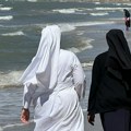 Izbio "sveti rat" zbog plažnog bara: Časne sestre se pobunile, imaju jak razlog