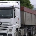 Kolone kamiona sa srpskom robom na Jarinju, Merdaru i Končulju posle odluke Prištine o zabrani prolaska