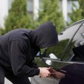 Išli od auta do auta i "opipavali teren": Dvojica lopova merkali automobile na parkingu u Zemunu: Na meti su ova vozila…