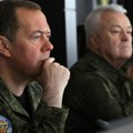 Medvedev: Rusija će morati da odgovori na ulazak zapadnih trupa u Ukrajinu