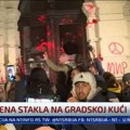 Pogledajte šta su divljaci uradili u Novom Sadu: Nasilni protestanti demoliraju, razbijaju, ruše... (foto/video)