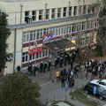 VIDEO: Dekan Patrik Drid u pratnji policije jutros ušao na blokirani DIF