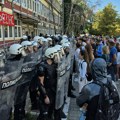 VIDEO: Koškanje građana i policije kod DIF-a, studenti kroz prozor ušli u fakultet