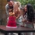 Detalji proslave u domu rokvića: Marko sa suprugom dobio tortu punu crvenih srca, nije mogao da sakrije emocije: Mama Slavica…