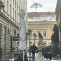 (Foto) Prve slike sa mesta užasa u centru Beograda: Muškarac pao sa zgrade, telo u lokvi krvi našao radnik