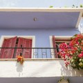 Novi komšija šokirao stanare, kad su videli šta je izneo na balkon pozvali odmah i policiju i vatrogasce