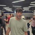 (Video) Miloš Teodosić stigao sa Kipra: Usred priča o pomirenju sa Majom Ognjenović sreli smo ga na aerodromu, užurbano hodao…