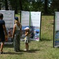 „EU za zelenu agendu u Srbiji“. Foto izložba 15 inovacija -otvorena ispred Salona 77 u Tvrđavi