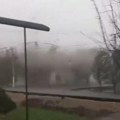 Horor kod Bačke Palanke Zbog olujnog udara vetra u trenu ostali bez dela krova: Jeziv prizor u Pivnicama, ljudi van sebe…