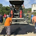 U Cerovac stigla građevinska operativa: Novih 750 metara asfalta