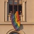 Poslanici ZLF istakli LGBT zastavu sa prozora Skupštine Srbije