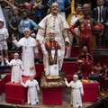 U Napulju se pojavile pice sa mocarelom ''Papa Lav'' i figurice sa likom novog pape