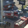 Uzbuna u Bloku 21: Hitno dojurili vatrogasci, a na krovu havarija, majstori ostavili upaljen brener