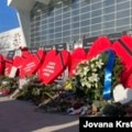 Šesnaest srca za stradale, Novosađani obeležili godinu i po od pada nadstrešnice