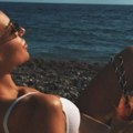 Rodila sina i blizance, a sad u bikiniju pokazala zategnuto telo: Zapalila mreže novom objavom i dokazala zašto važi za jednu…