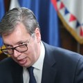 "Vučić nema dovoljno prstiju da zatvori gde curi"