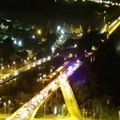 Trotinetom udario u automobil, pa autobus naleteo na njega: Nesreća na Pančevačkom mostu, povređen muškarac (foto)