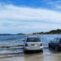 "Biće posla za limare" Turisti zgroženi prizorom sa hrvatske plaže, "kako je ovo nekome palo na pamet"
