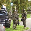 Aerodrom u Hamburgu zatvoren, policija pregovara sa muškarcem koji je automobilom probio ogradu