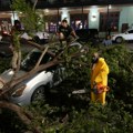 Четири особе погинуле у јакој олуји у Хјустону (ФОТО, ВИДЕО)
