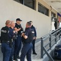 Kosovska policija upala u Halu sportova u Kosovskoj Mitrovici (foto)
