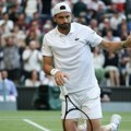 Bugarin u suzama završio Vimbldon: Dimitrov vodio 2:0 protiv Sinera, ali je predao meč zbog povrede