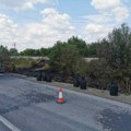 U Brzanu se zapalilo vozilo, koje je prevozilo plinske boce, vatrogasci sprečili eksploziju