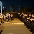Završen protest podrške Heleni Strugar: Održani govori ispred sedišta BIA, pred kordonom policije